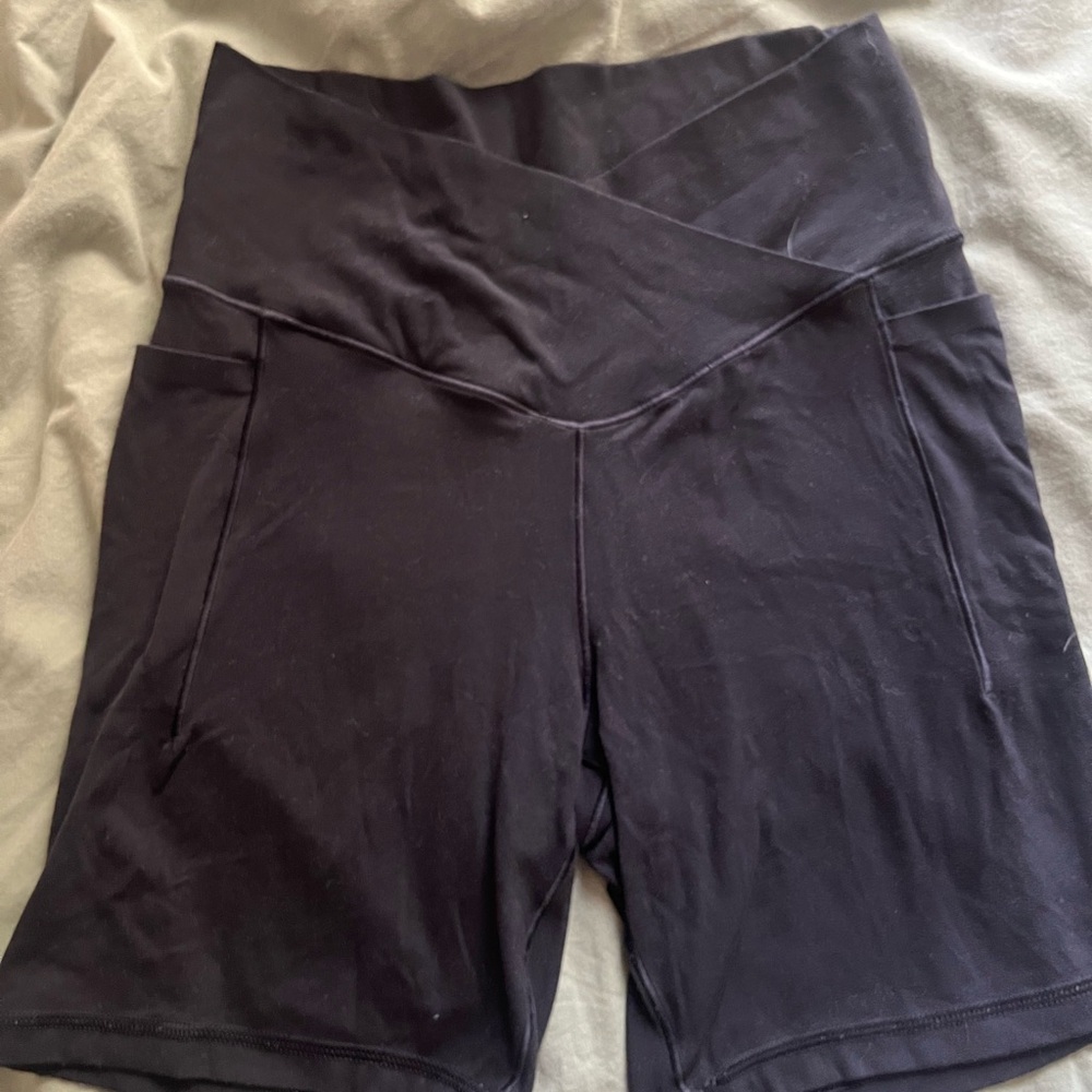 Offline by Aerie 7” V-Crossover High-Waist Black Bike Shorts